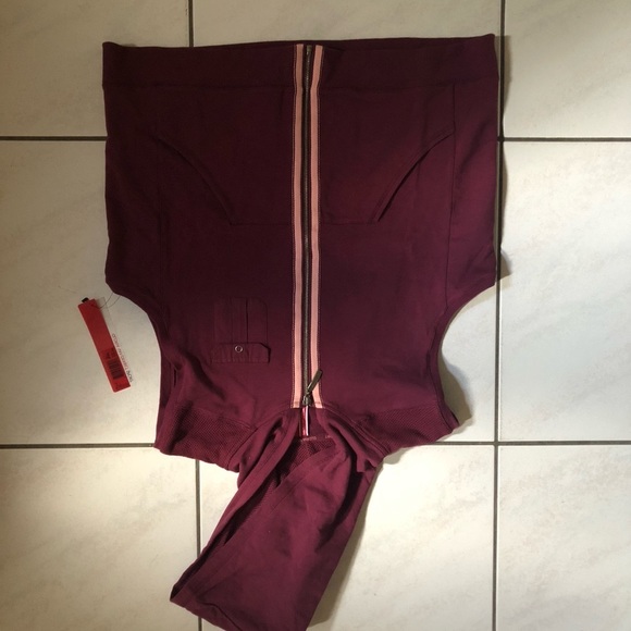 Gloria Vanderbilt Sport Stretch Hooded Vest. NWT. New. Petite. Size: XL - Picture 6 of 9